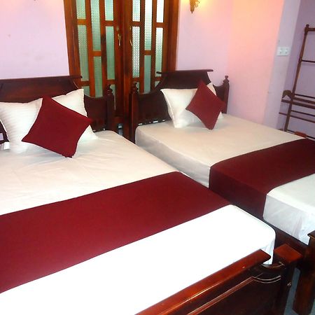 Layathraa Hotel And Restaurant Kandy Exteriör bild